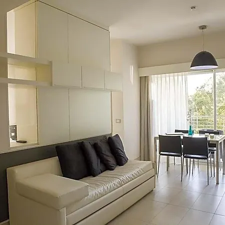 Apart Otel Lungotevere 4*